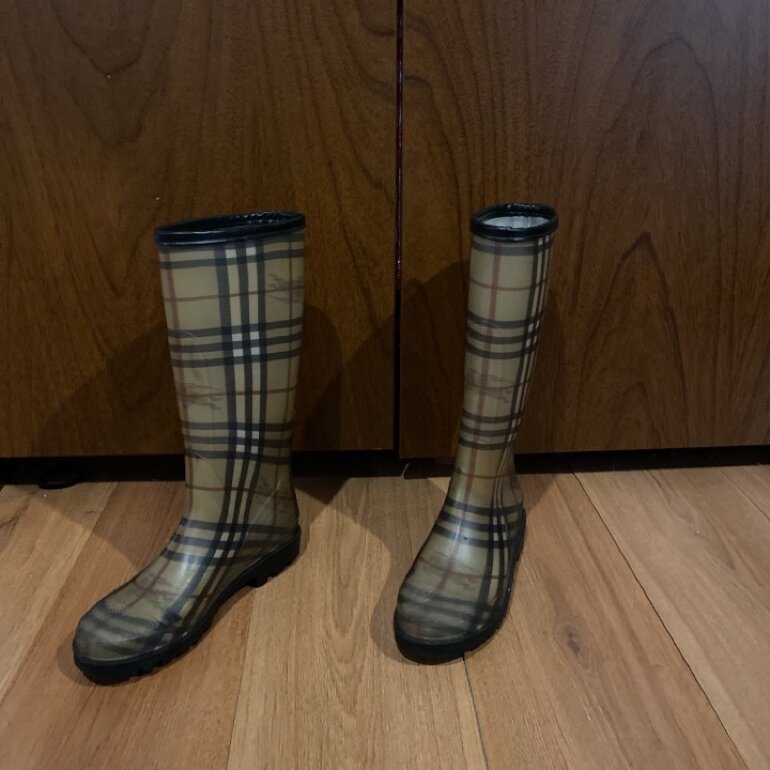 Botas de lluvia de Burberry de segunda mano - GoTrendier