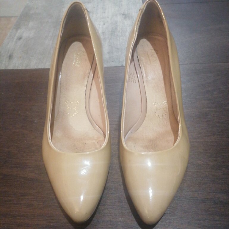 Zapatilla charol color beige de Flexi de segunda mano - GoTrendier