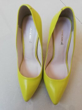 Zapatillas Andrea amarillas de segunda mano - GoTrendier