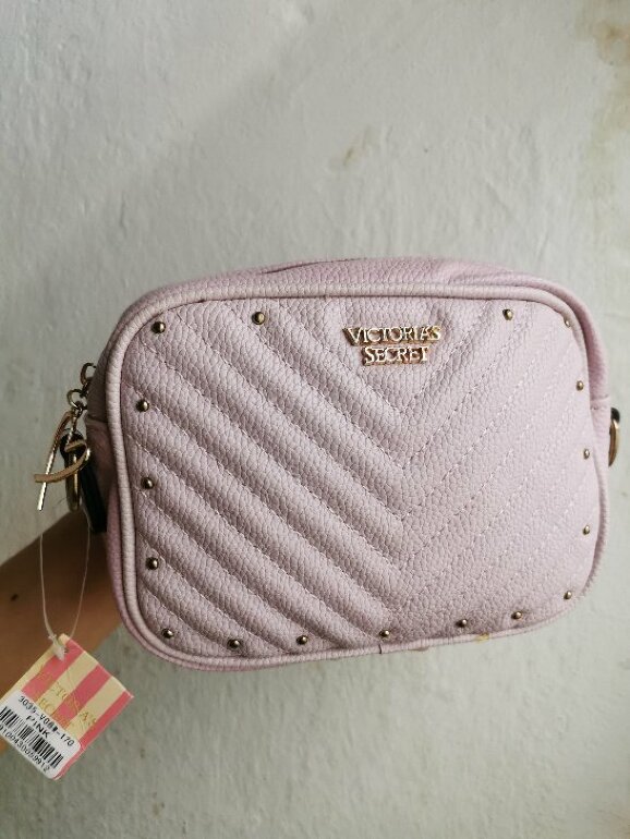CROSSBODY CANGURERA VICTORIA SECRET ❤️ de Victoria's Secret de segunda mano  - GoTrendier