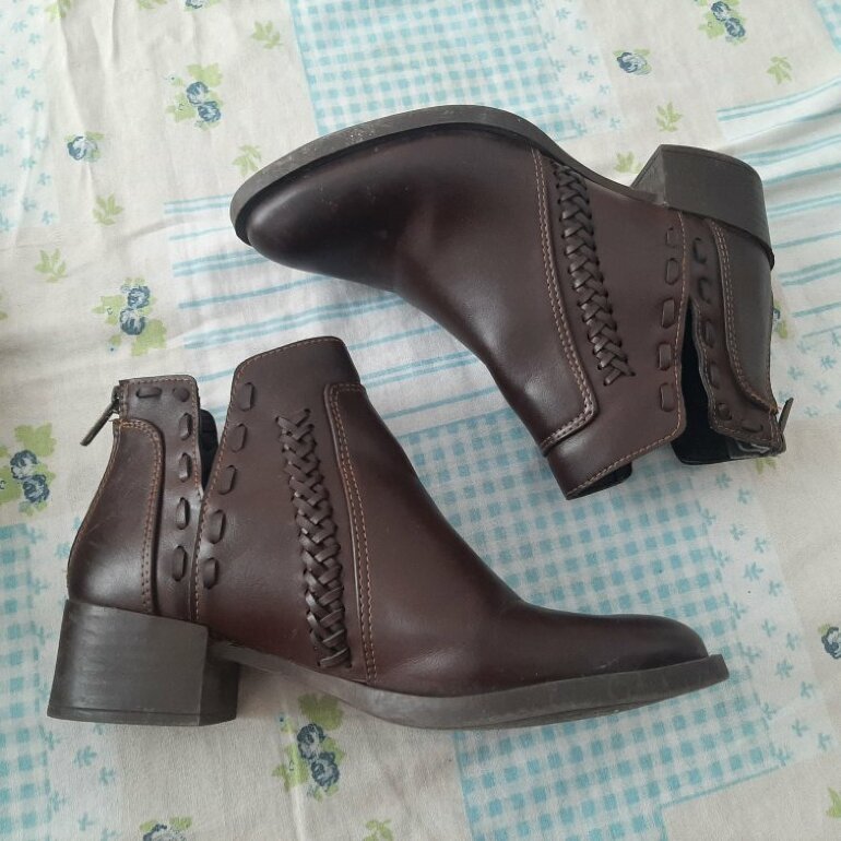 Botines cafes punta v de Refill New york de segunda mano - GoTrendier