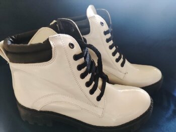 Botas de charol blanca de segunda mano - GoTrendier