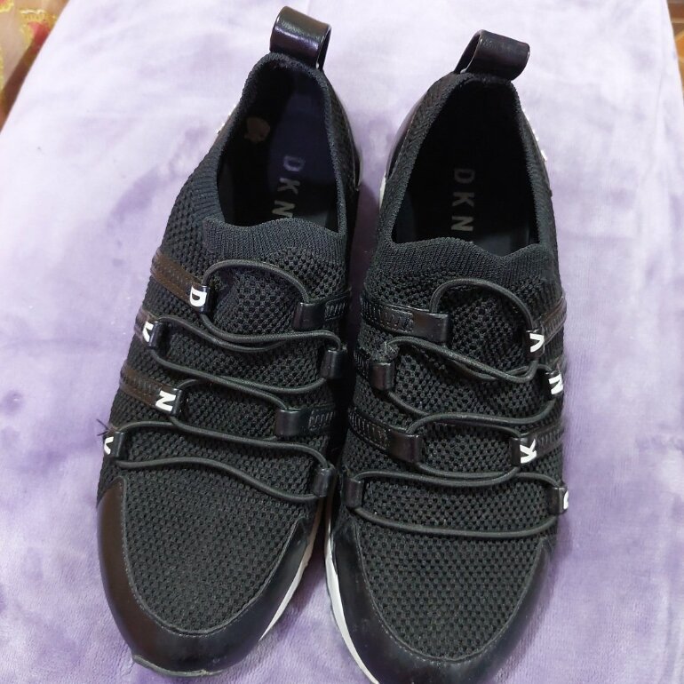 DKNY Tenis para Dama Negro US - 6.5 / MEX - 23½ | Costco México