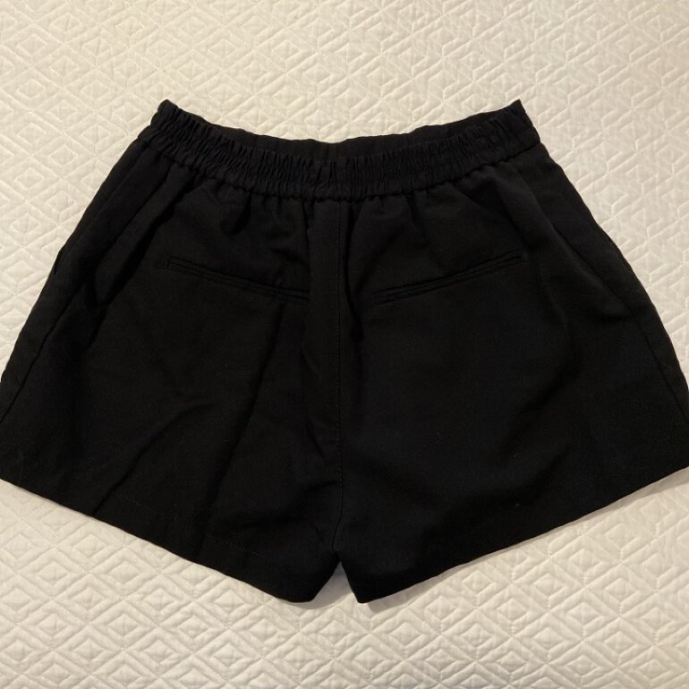 Short negro de vestir de Pull & Bear de segunda mano GoTrendier