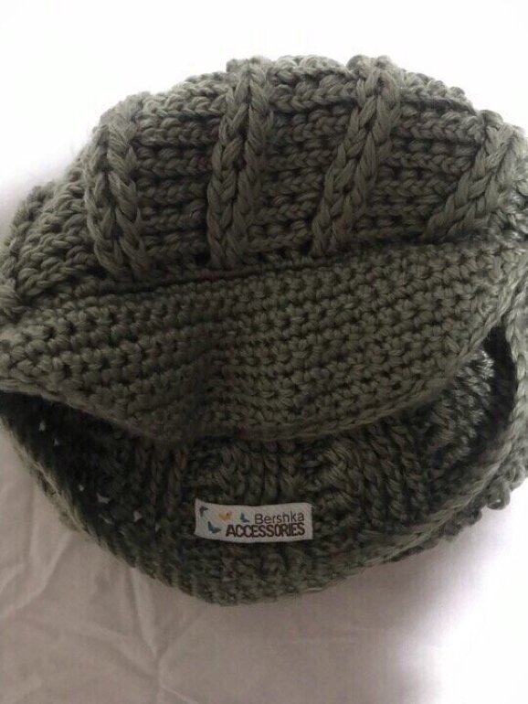Gorra sombrero boho verde de estambre de Bershka de segunda mano