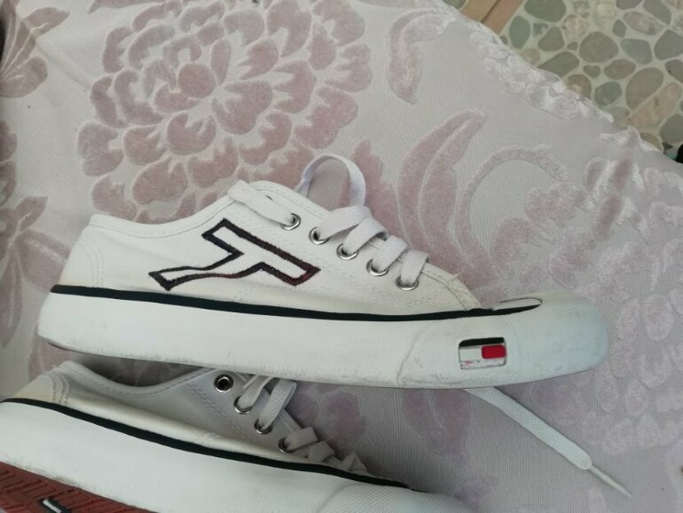 Tenis Tommy blancos con agujeta de Tommy Hilfiger de segunda mano