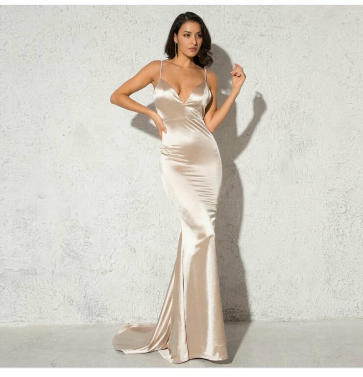 Vestido largo satinado corte sirena de Fashion Nova de segunda mano