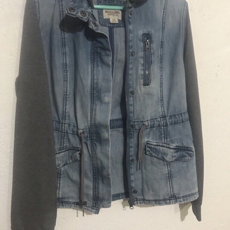 Chamarra mezclilla y mangas gris de Mossimo Supply Co de segunda mano -  GoTrendier