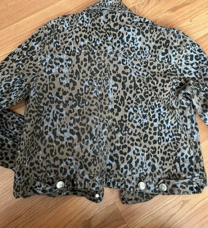 Chamarra de mezclilla con animal print de LOB de segunda mano