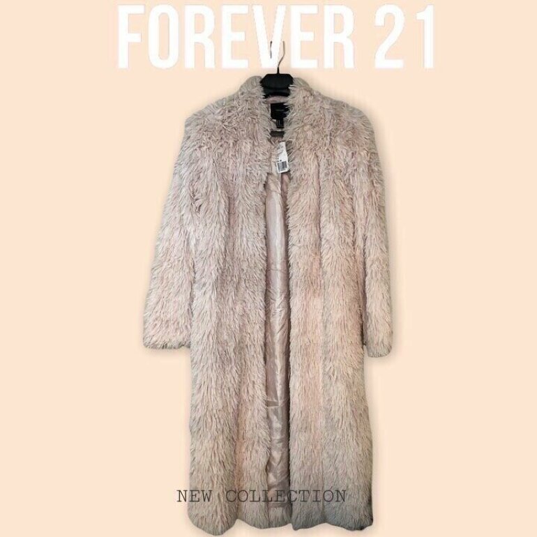 Abrigo peludito FOREVER 21 de segunda mano GoTrendier