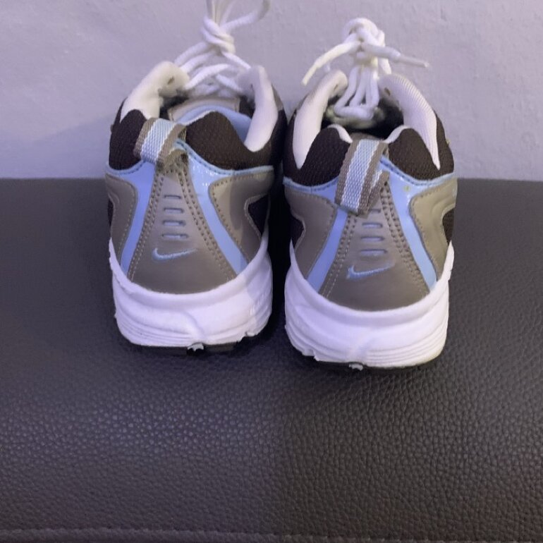 Tenis Nike café de segunda mano GoTrendier