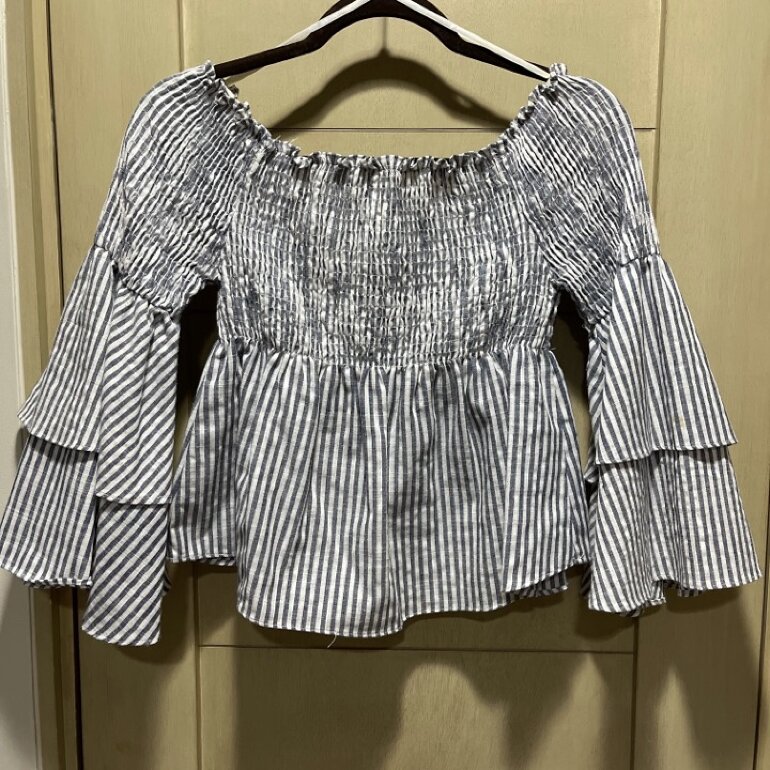 Blusa strapless con olanes en mangas de Otras marcas de segunda