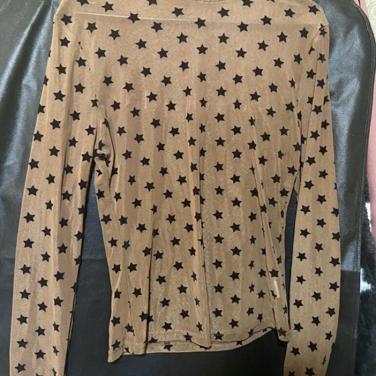 Blusa de mesh estrellas de Shein de segunda mano GoTrendier