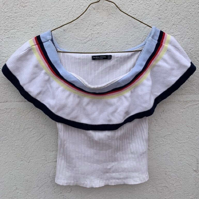 Blusa Strapless con Olán de Bershka de segunda mano GoTrendier