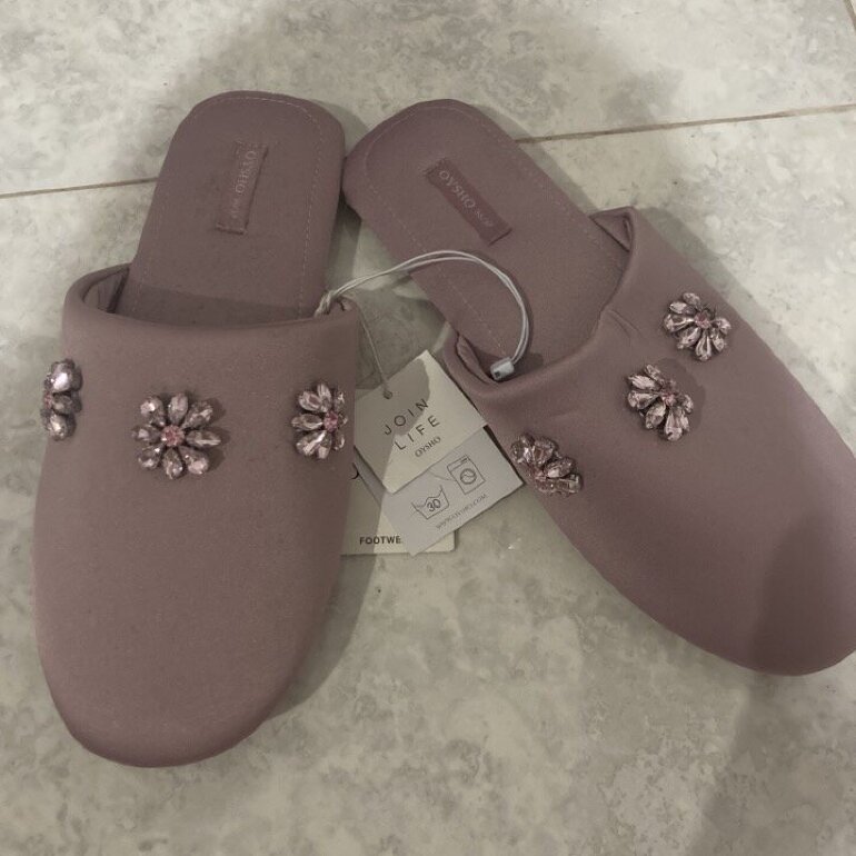 Pantuflas OYSHO rosa de palo de segunda mano GoTrendier