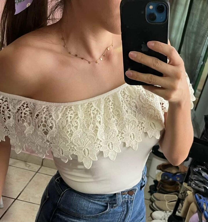 Blusa campesina con encaje ✨ de Choice de segunda mano GoTrendier