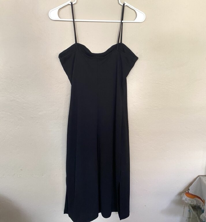 Vestido negro de tirantes de Charlotte Russe de segunda mano