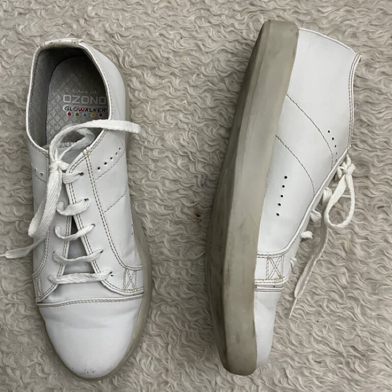 Tenis blancos básicos de Capa de