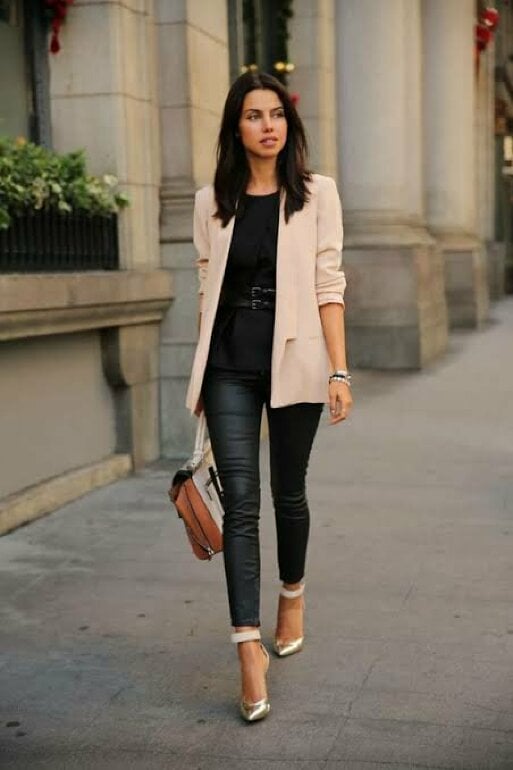 Hermoso blazer beige de C Est Toi de segunda mano GoTrendier