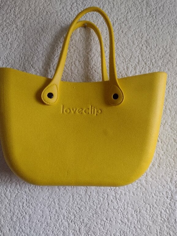 Bolsa amarilla de hule de Loveclip de segunda mano GoTrendier