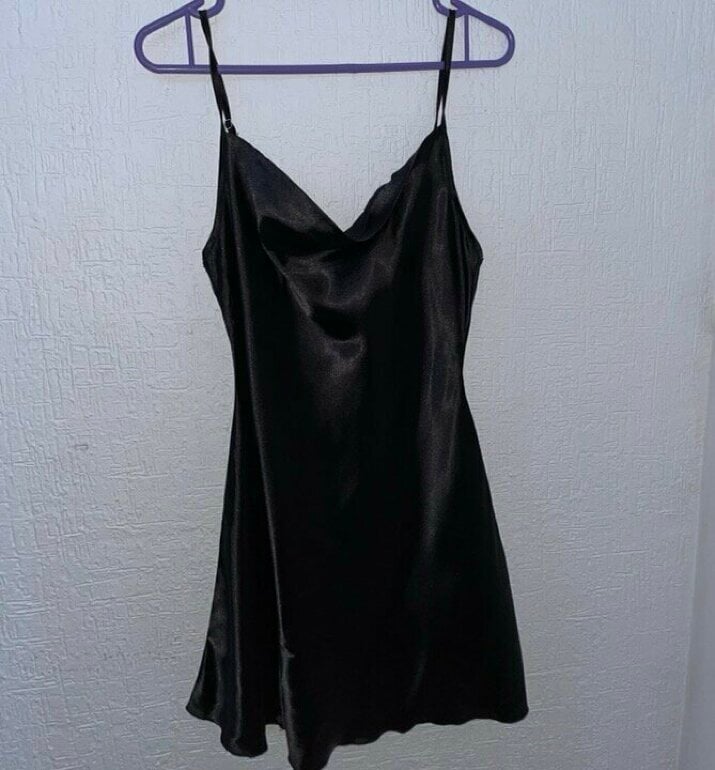 Vestido satinado negro corto de Shein de segunda mano GoTrendier