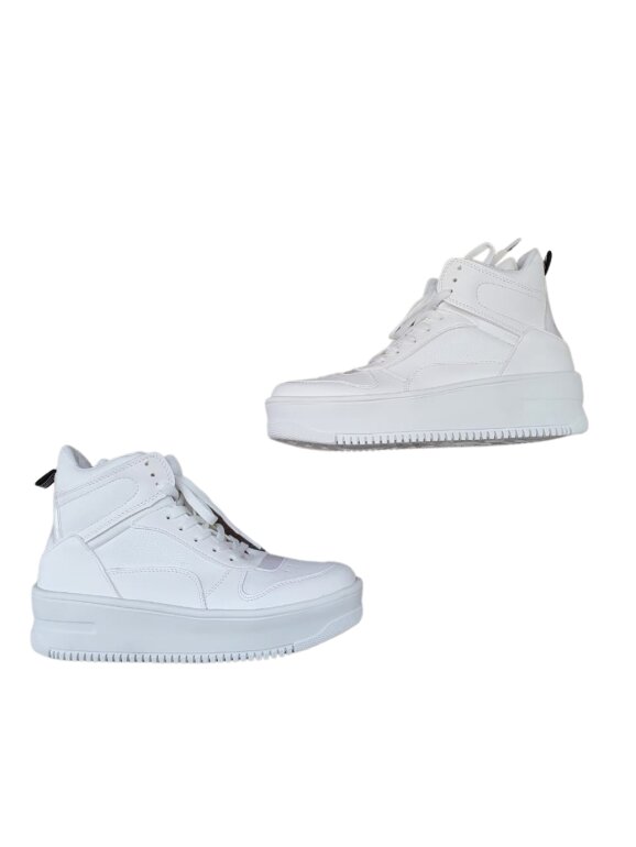 Tenis blancos botita tipo piel aesthetic de Otras marcas de segunda