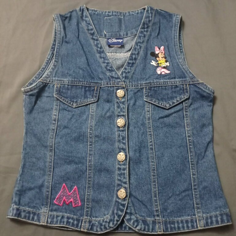 Chaleco de mezclilla marca Disney de segunda mano GoTrendier