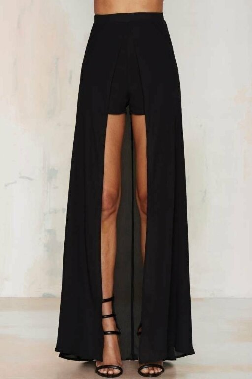 Falda short larga color azul marino de Runway de segunda mano