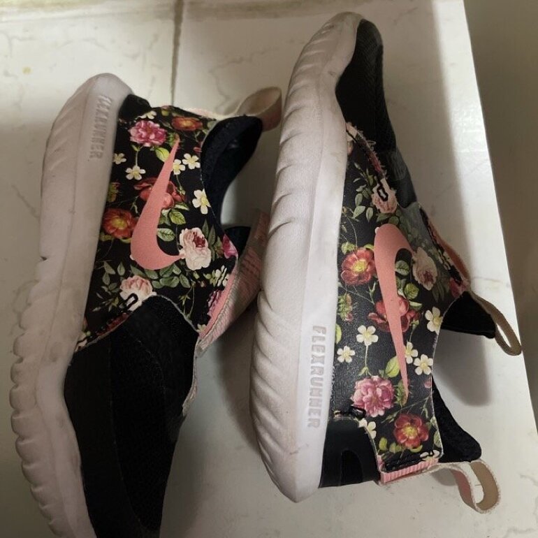 Deportivas Nike Nike Roshe Floral Mujer Tenis Negros Con Flores De