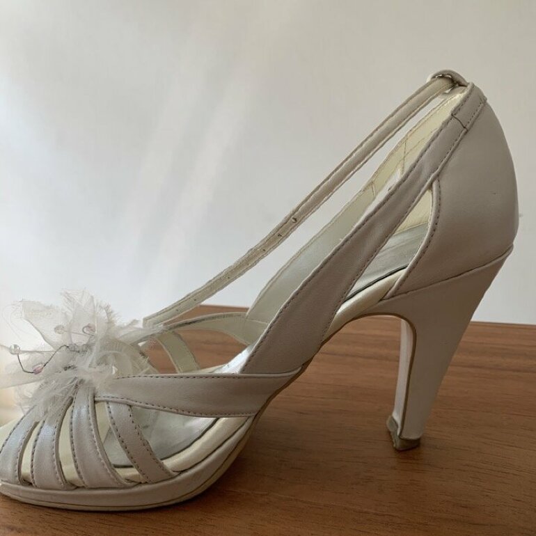 Zapatillas de novia de Grezzo de segunda mano GoTrendier