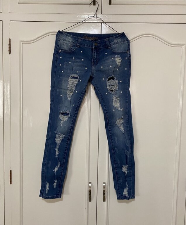 Pantalón de mezclilla roto con perlas de Denimland de segunda mano