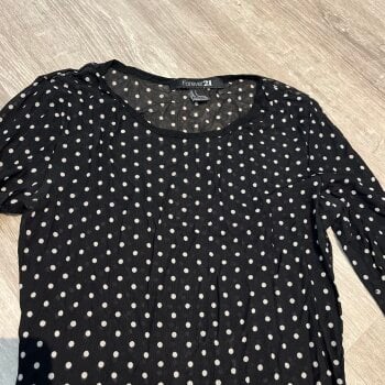 blusa blanca con puntos