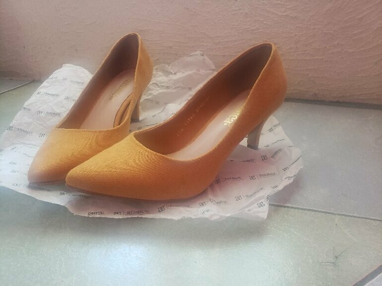 Tacones Zapatillas Mostaza Andrea Zapato Salón Zapatos Tacon Ancho