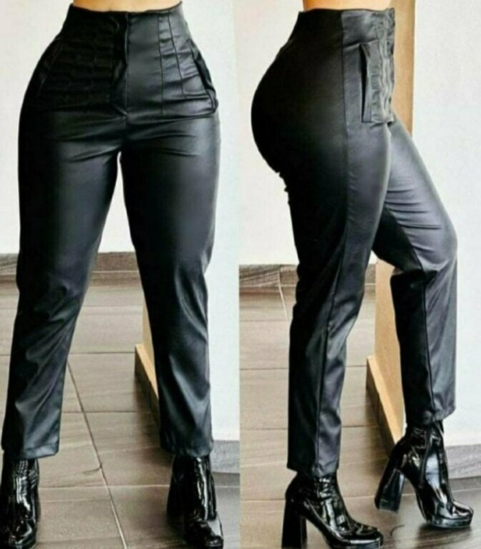 Pantalón de vinipiel con pinzas de Otras marcas de segunda mano