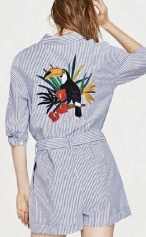 Mono corto de rayas con bordado tucán de Zara de segunda mano