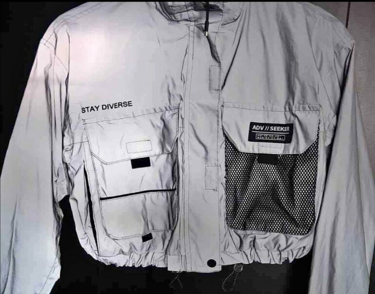 Chamarra reflejante bershka de segunda mano GoTrendier