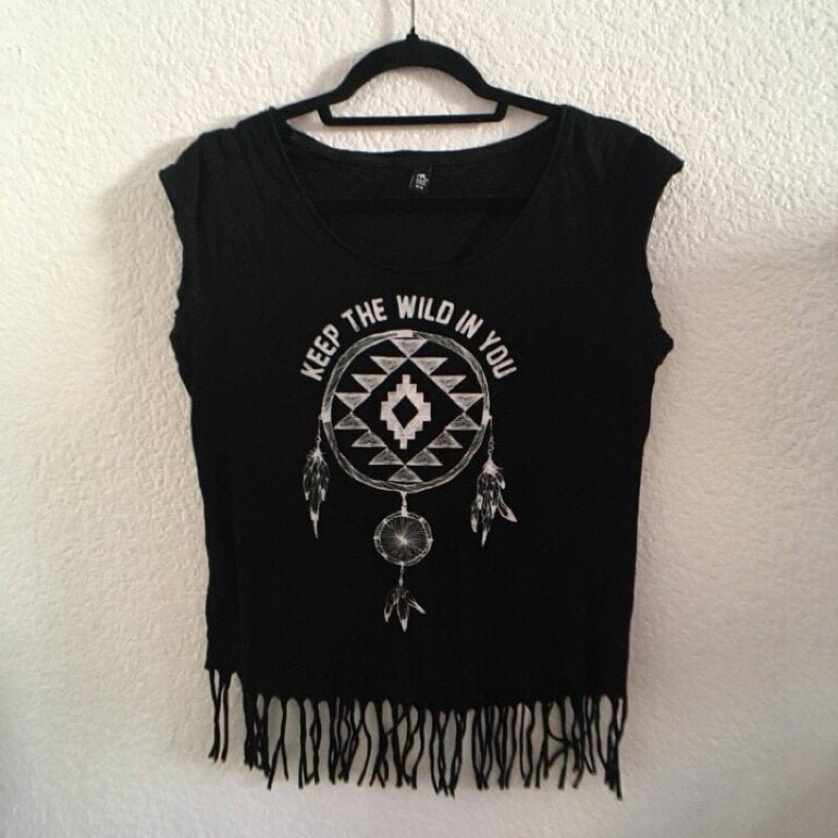 blusa negra con flecos