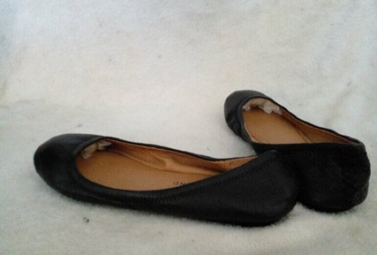 Lucky Brand Stivali Fayth2 Donna, Pelle Nera Con Ritagli Laterali, Tacco A Blocco 4,4 Cm, Suola Sintetica, Plantare Memory Foam - 2