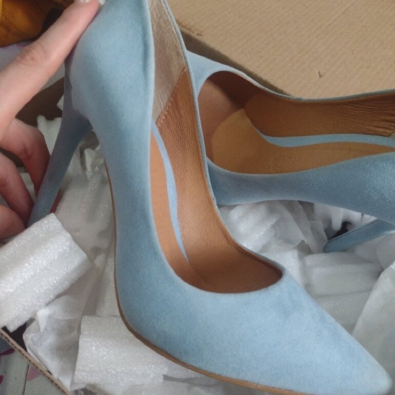 Cómo Combinar Tacones Color Azul Cielo Sandalias Planas Azul