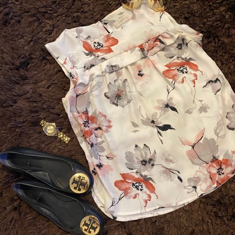 Linda blusa Loft de segunda mano GoTrendier