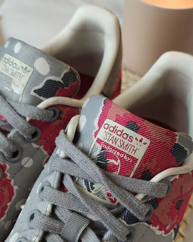 Adidas Stan Smith floreados de segunda mano GoTrendier