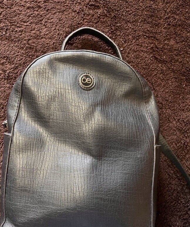 Mochila Oe negra de Clōe de segunda mano GoTrendier