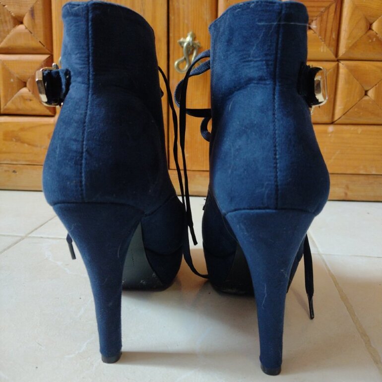 Botin azul marino de tacón de Otras marcas de segunda mano