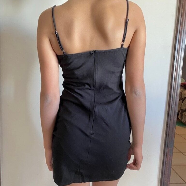 Vestido pelusa plumas de Otras marcas de segunda mano - GoTrendier