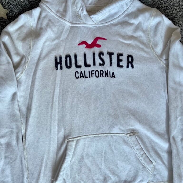 Sudadera blanca Hollister ORIGINAL de segunda mano GoTrendier