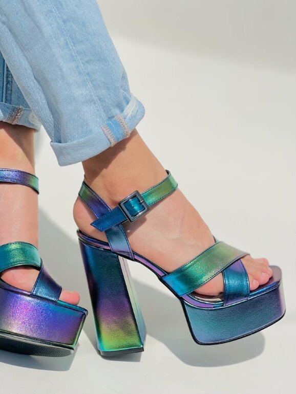 Sandalias de plataforma color tornasol de Otras marcas de segunda