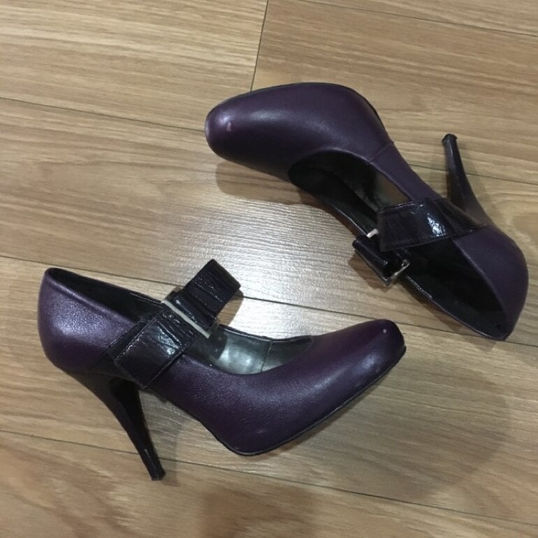 Zapatillas uva con Correa de Andrea de segunda mano GoTrendier