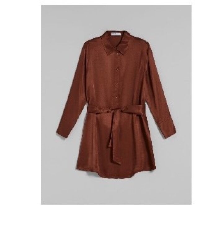 Vestido camisero satinado de Bershka de segunda mano GoTrendier