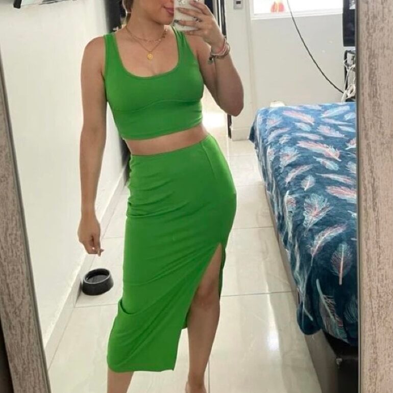 Set conjunto verde falda crop top de Shein de segunda mano