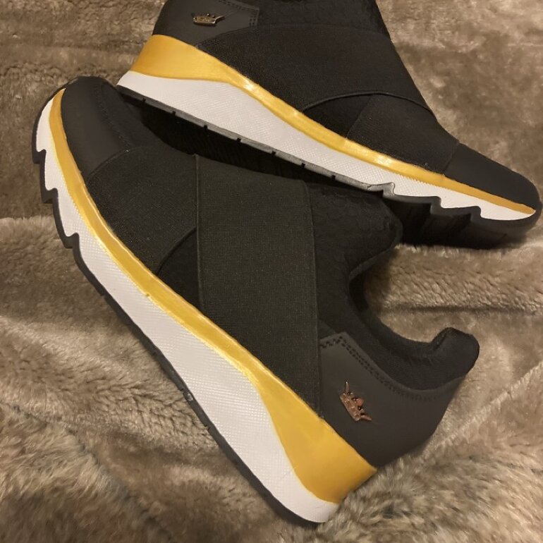 Tenis Marca Paris Hilton de segunda mano GoTrendier